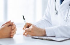 Atestado médico: empresa pode recusar, descontar do salário ou demitir funcionário? Entenda